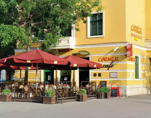 Corner Hotel & Kávéház