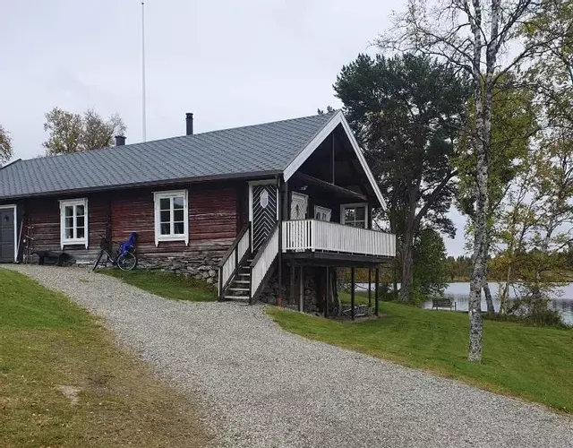 Brekkveien 81-meget sentral hytte,15 min å gå til Røros sentrum