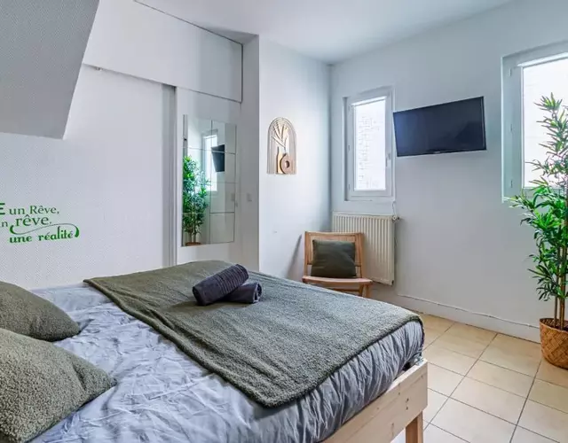 Appart'Hotel NuiteeJour Versailles Saint Cyr l'Ecole