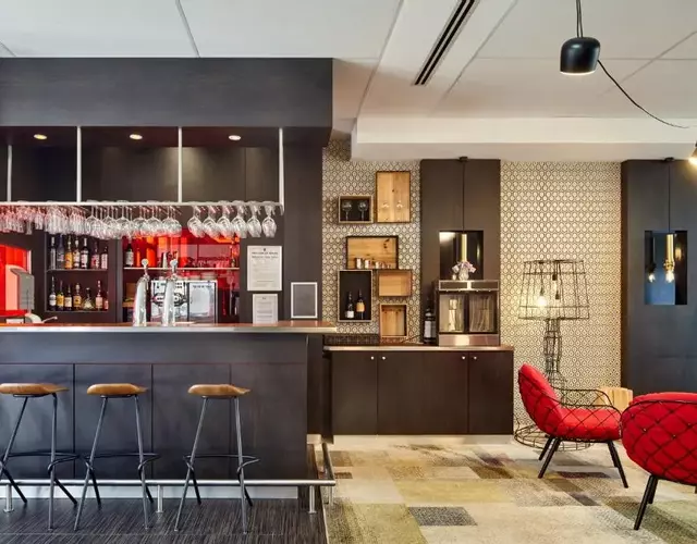 B&B HOTEL Saint-Quentin-en-Yvelines Centre Gare 4 étoiles