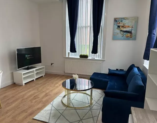 Luxury 1BR in Rochdale Centre