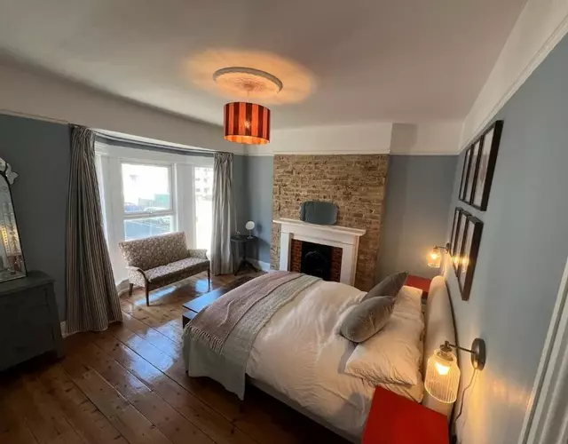 Stylish Seaside Home with Garden 2 minutes to Beach