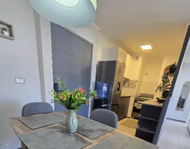 Céntrico 2 habitaciones camas matrimoniales -1 baño parking privado calefacción AC