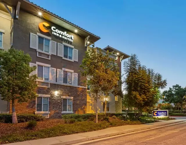 Comfort Inn & Suites Near Ontario Airport