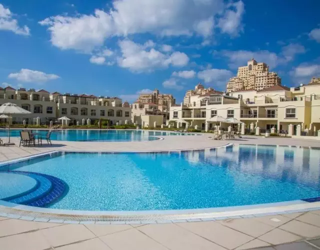 Spacious, Cozy Villa with Pool Access