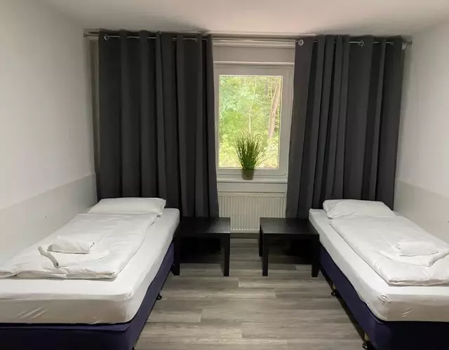 Fitters' accommodation near Dresden - comfortable beds, only men, free WLAN & parking spaces, also for trucks