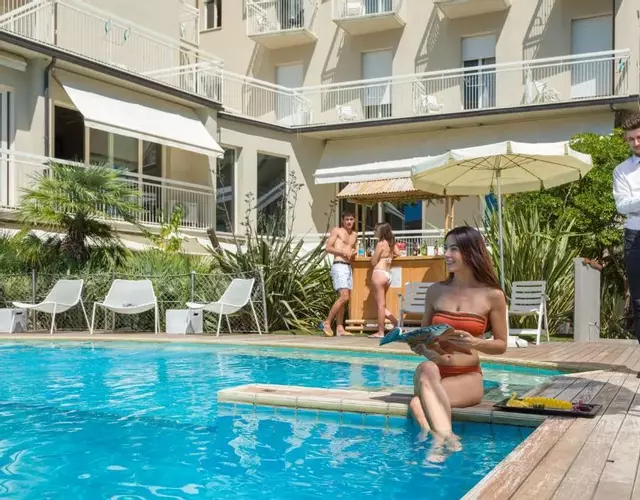 HOTEL TRIONFAL - Fronte Mare - Vicinissimi al Centro