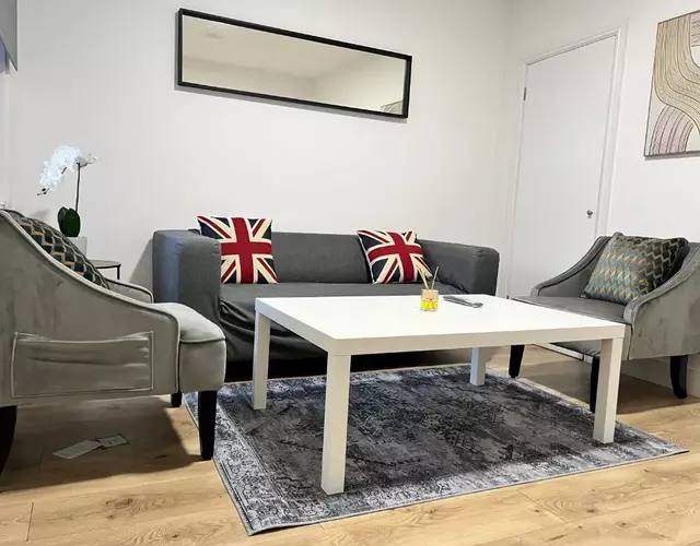 Stunning 3 BED 2BATH house w/parking