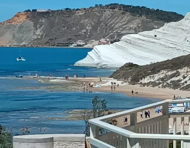 affacciati alla scala