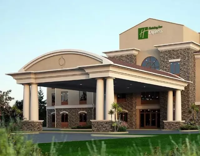 Holiday Inn Express & Suites - Redding by IHG