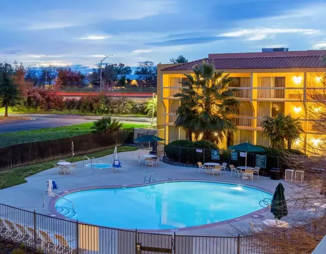 La Quinta by Wyndham Redding