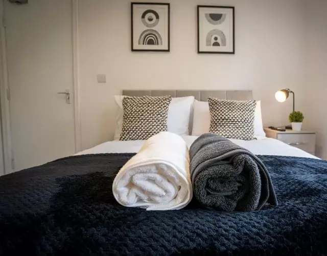 Beckbury House close to the City, 7 mins from QE and Royal Othopedic Hospital, Bham University