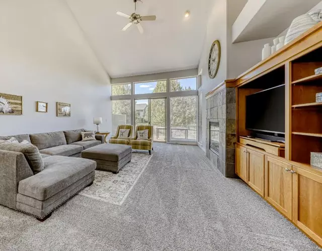 Eagle Crest Modern Escape