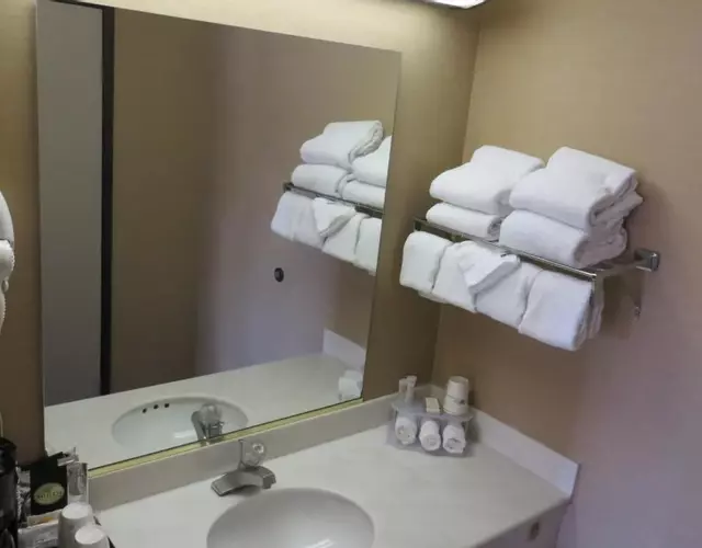 Howard Johnson by Wyndham Torrance