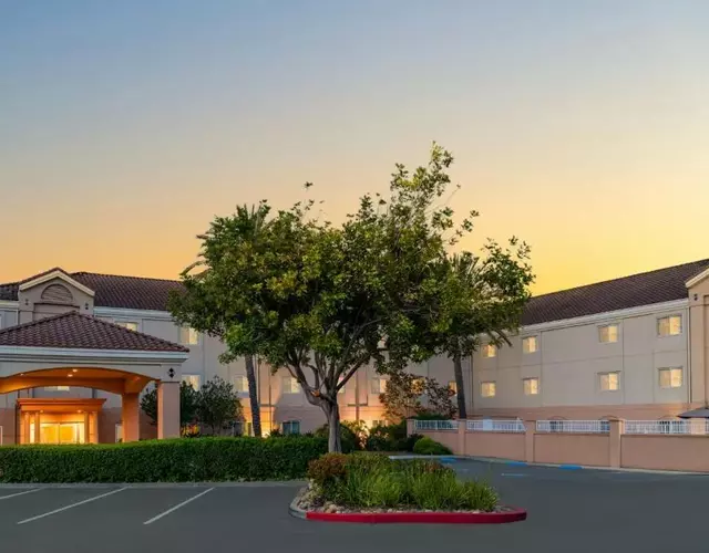 Fairfield Inn & Suites by Marriott San Francisco San Carlos