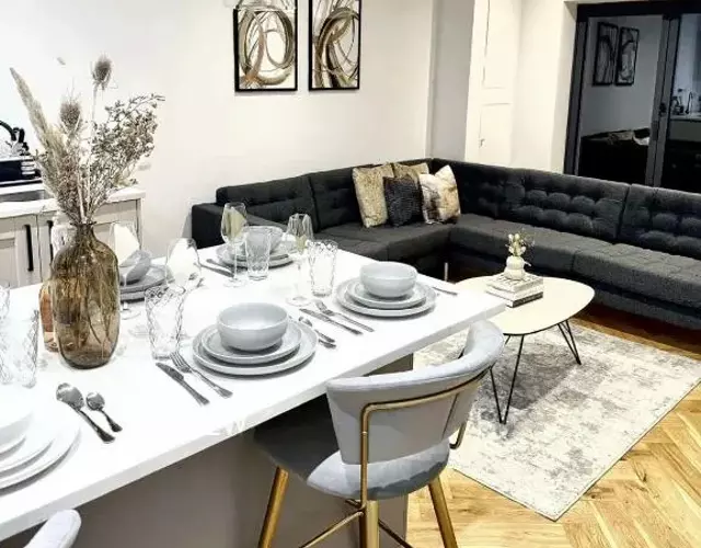 Prime Location 4-Bed Home in Croydon with Parking