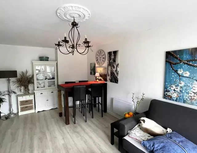 Hays and Galia's apartment