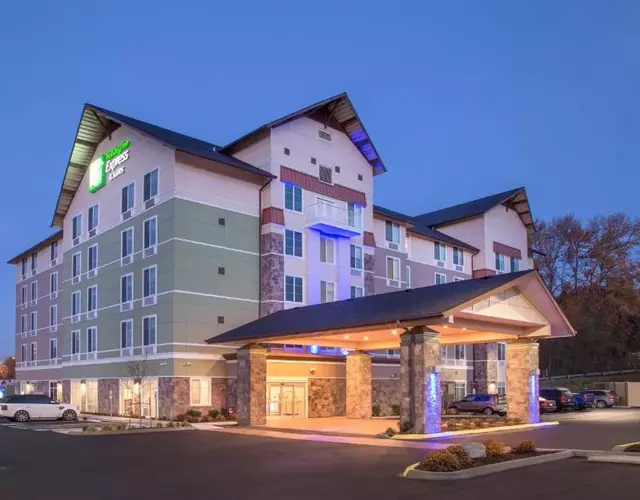 Holiday Inn Express & Suites - Seattle South - Tukwila by IHG