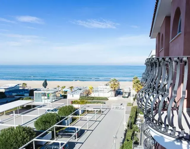 Hotel Trevi Riccione, in centro sul mare con cucina