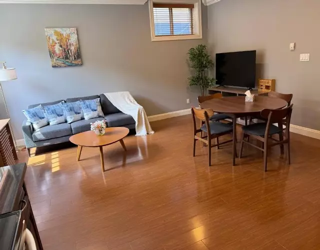 Peaceful & Cozy Home with 3 rooms, 2 SHARED Bathrooms and SHARED Common Space