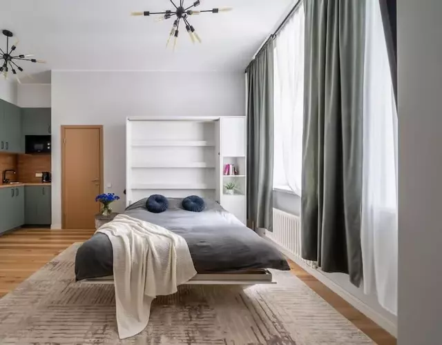 Apartment in the center opposite the park.