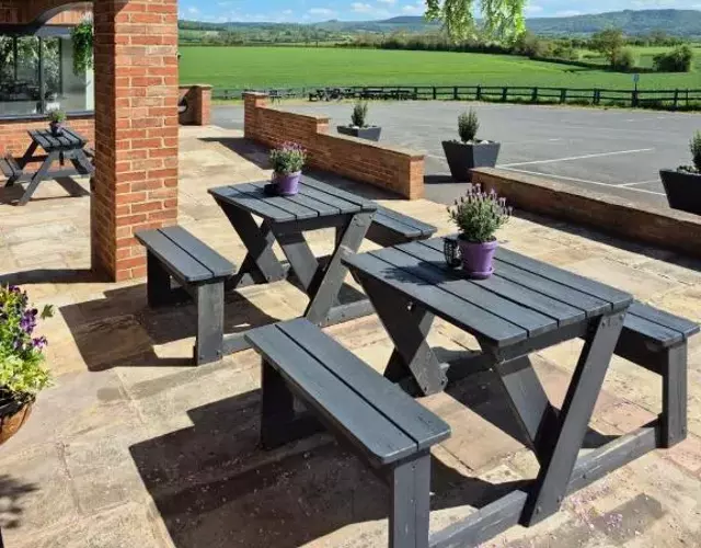 The White Horse Lodge Hotel