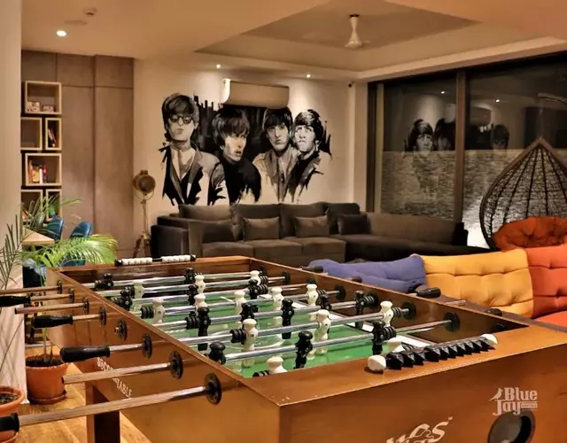 The Blue Jay Hostel - Dorms & Rooms