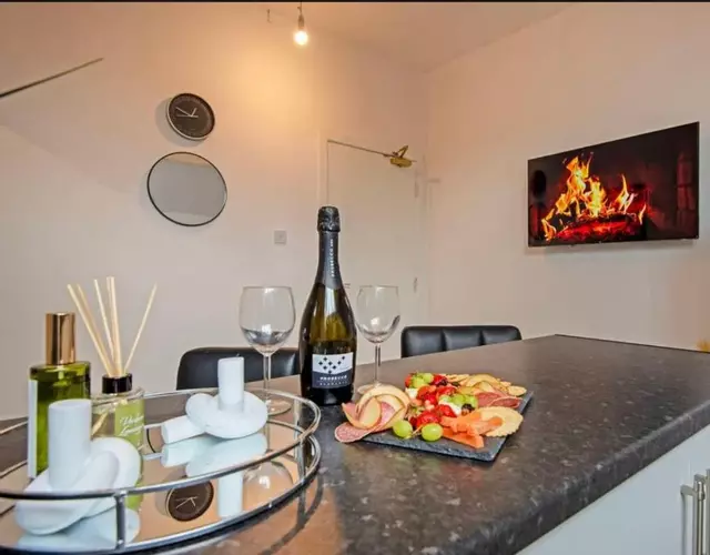 5 minute walk from Bury city centre -1 bed flat