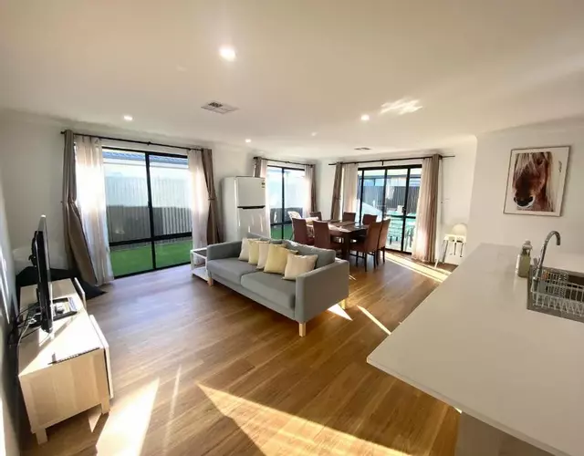 Corporate Executive Modern 5bedroom Family friendly home - Disabled Access & Disability Modified