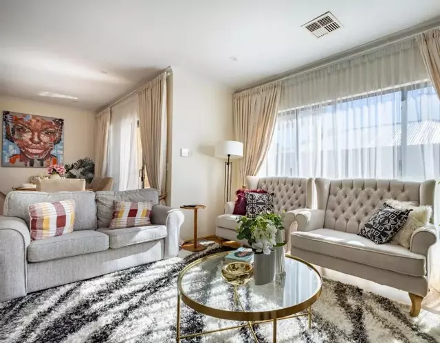 Elegant Hampton-Style Retreat , Tranquil Private Bedroom with Shared Bathroom
