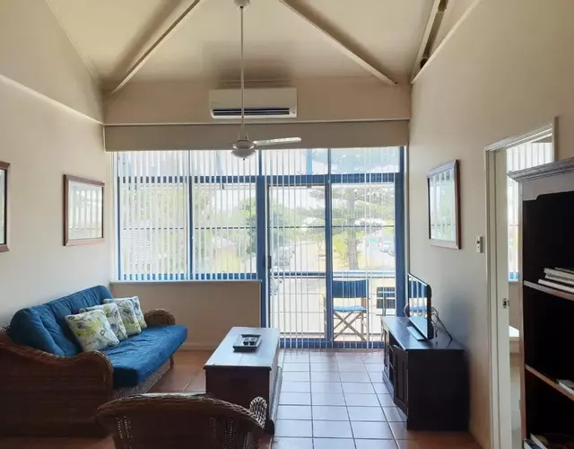 Granita's - 2 bedroom converted South Fremantle warehouse apartment