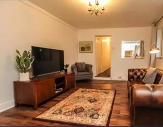 Charming Victoria Conversion Flat in Brentwood with a Garden & Free Parking