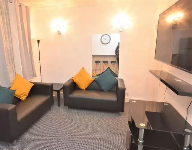 Lovely 3 Bedroom House near Barking Station