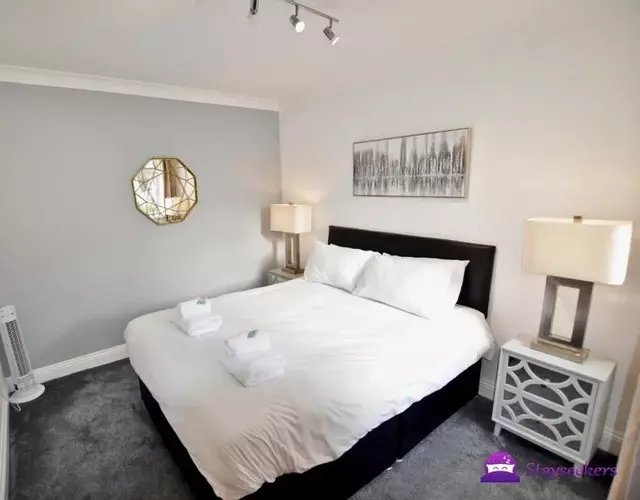 Oak Tree Boutique 2 bed Apartment - Stayseekers