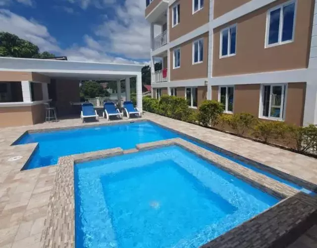 2 minutes from Roseau, Cozy studio with shared pool