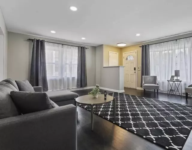 Charming Retreat in the Heart of Des Plaines residence