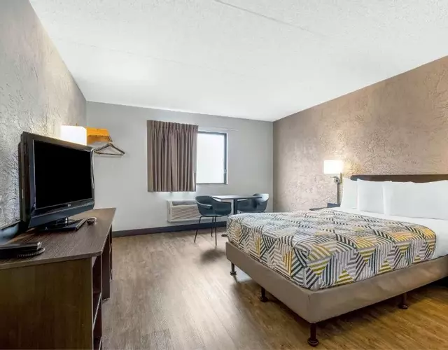 Motel 6-Elk Grove Village, IL - O'Hare