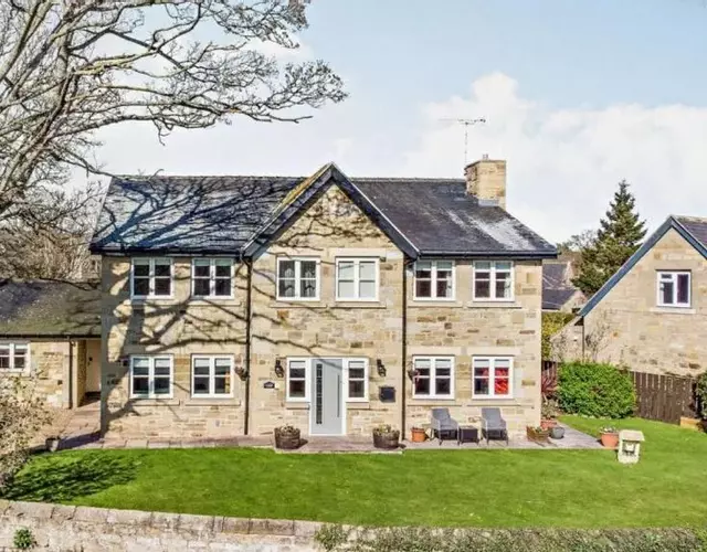 Alnside Lodge near Alnmouth with hot tub