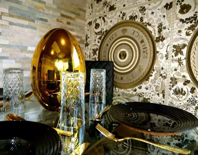 Stunningly Opulent Gold Apartment Near Sheffield FULL SKY TV