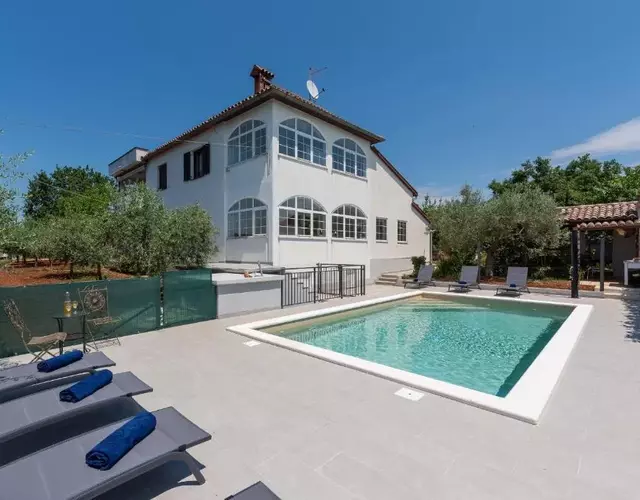 Marinela Korsa with Pool