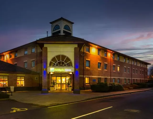 Holiday Inn Express Warwick - Stratford-upon-Avon by IHG