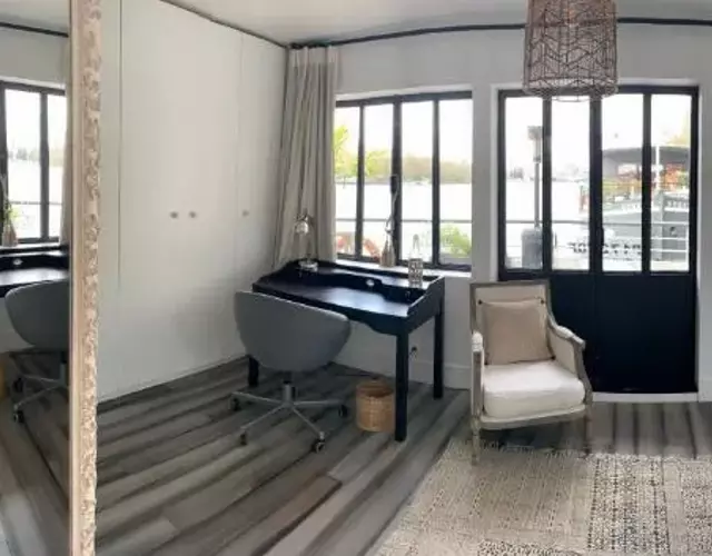 Loft sur l'eau avec parking