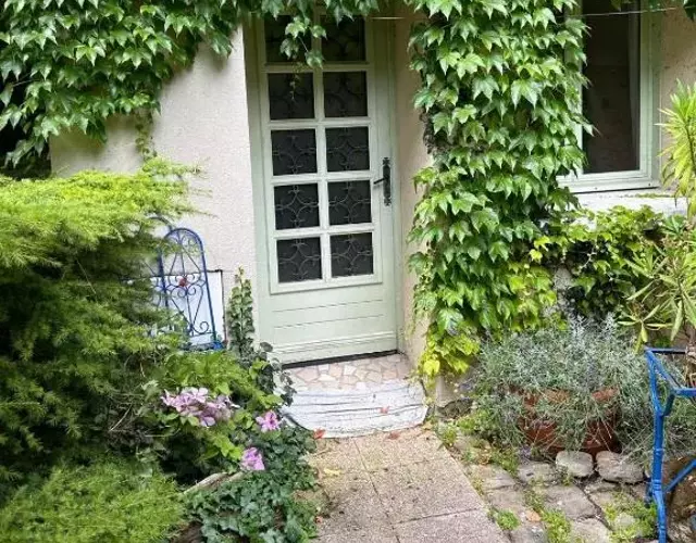 Maison de ville arborée avec cachet