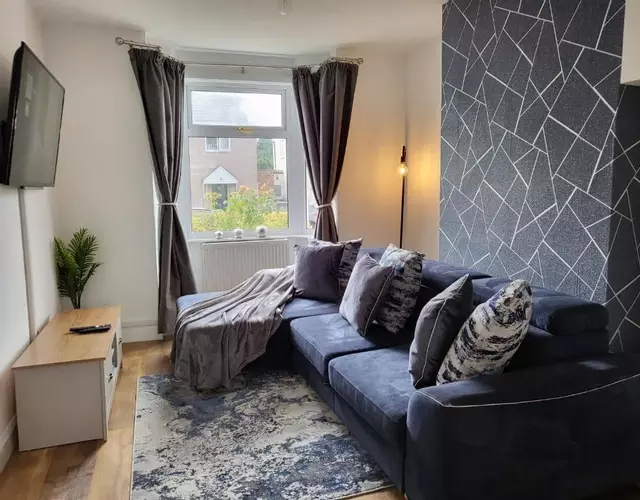 Cosy Home Ideal for Business, Contractors, Families near Walsgrave Hospital, Shops and M6, A46, Free Parking