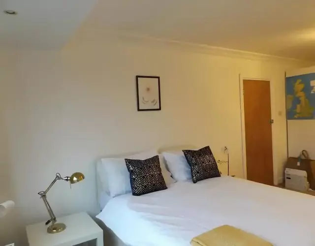Spacious Bright Room in Coventry