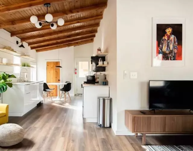 Hanky Panky Romantic Cabin