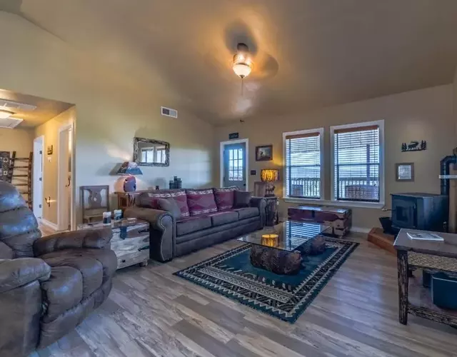 Rain Dance Retreat: Updated 2 Bedroom, 2 Bath Cabin with a Private Hot Tub and Views For Days!