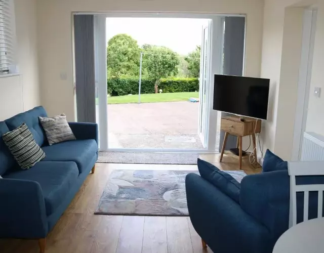 Lovely 1 bedroom basement apartment with stunning views