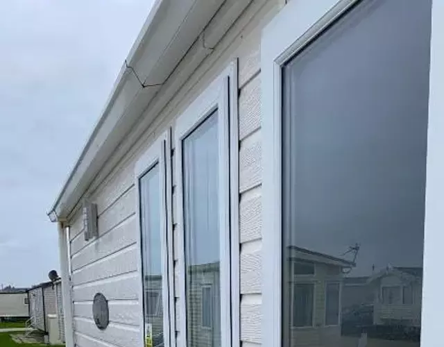 Privately Owned 2-bedroom Caravan at Camber Sands, 1 sofa bed, Private Parking, NO SMOKING NO PETS