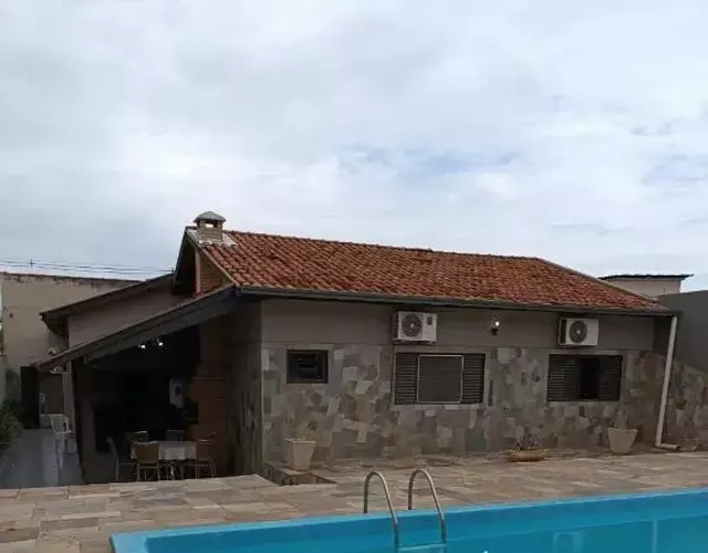 Casa com ótima localização e lazer espetacular.